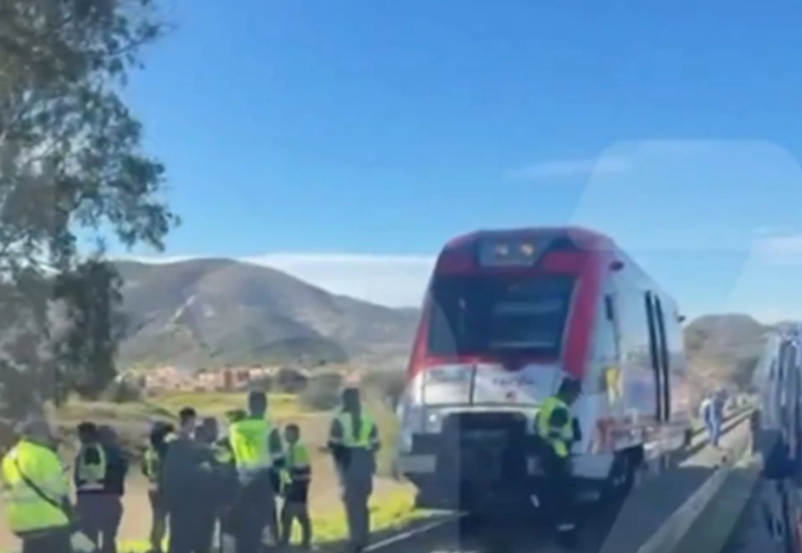 Νέο σιδηροδρομικό ατύχημα στην Ισπανία - Τρένο συγκρούστηκε με γερανό