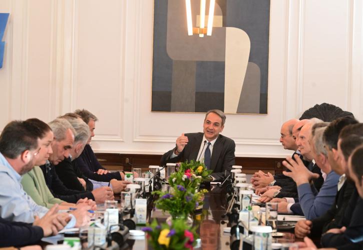 Σε εξέλιξη η συνάντηση Μητσοτάκη - αγροτών στο Μαξίμου