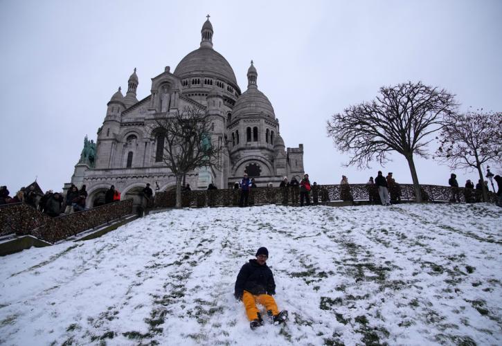 Καταιγίδα Γκορέτι: Εκατοντάδες χιλιάδες άνθρωποι χωρίς ηλεκτρικό στη Γαλλία και τη Βρετανία
