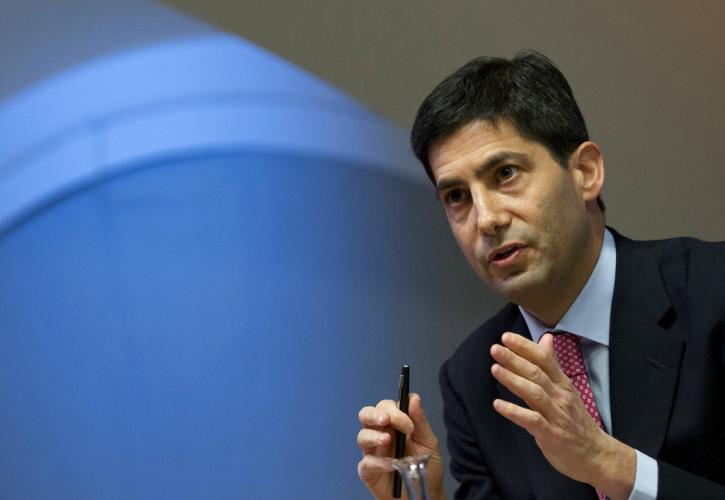 «Εκλεκτός» του Τραμπ για διάδοχος του Πάουελ στη Fed ο Κέβιν Γουόρς