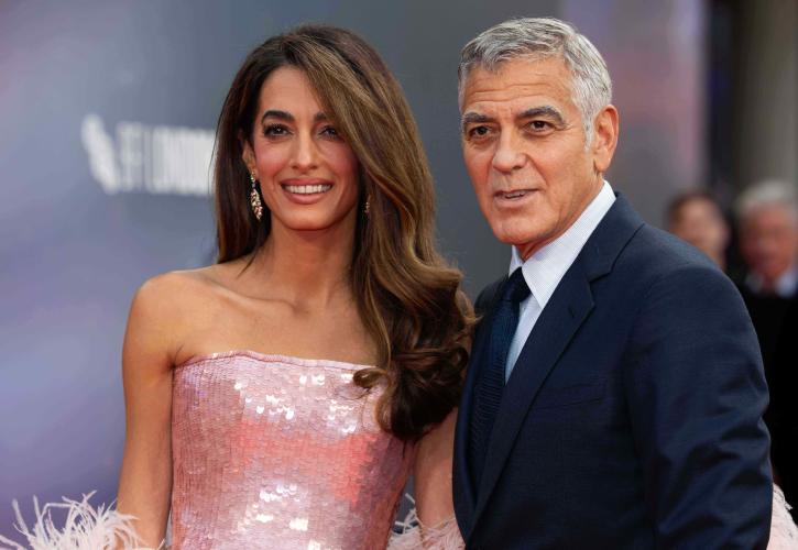 Ο Τραμπ χλευάζει τους Τζορτζ και Αμάλ Κλούνεϊ που έγιναν επίσημα Γάλλοι πολίτες