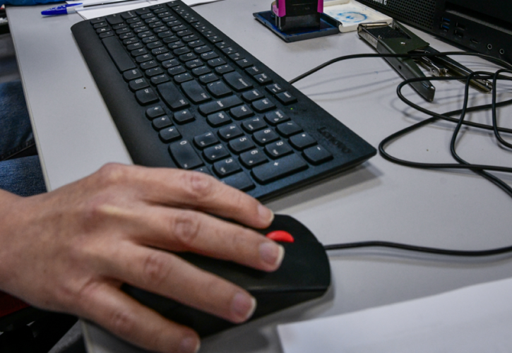 Τηλεργασία στο Δημόσιο την Τετάρτη - Ποια σχολεία θα είναι κλειστά