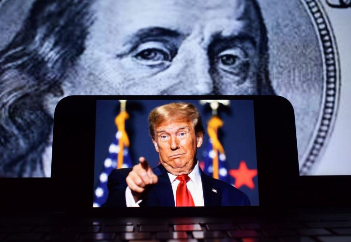 ΗΠΑ: Αδύναμο δολάριο, ρεκόρ στη Wall Street και αυξανόμενοι κίνδυνοι από τους ξένους επενδυτές