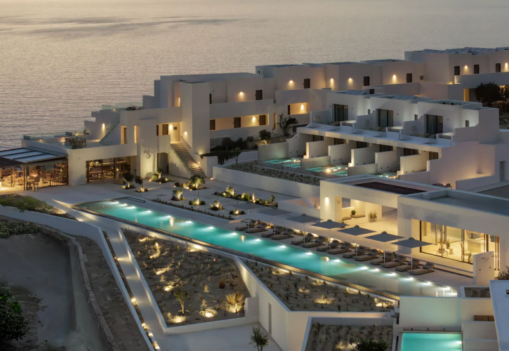 V Tourism AE: Διευκρινίσεις για τη λειτουργία και την επέκταση του Domes White Coast Milos