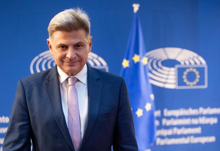 Εκτός της ευρωομάδας του ΣΥΡΙΖΑ ο Νίκος Φαραντούρης - Δεν παραδίδει την έδρα