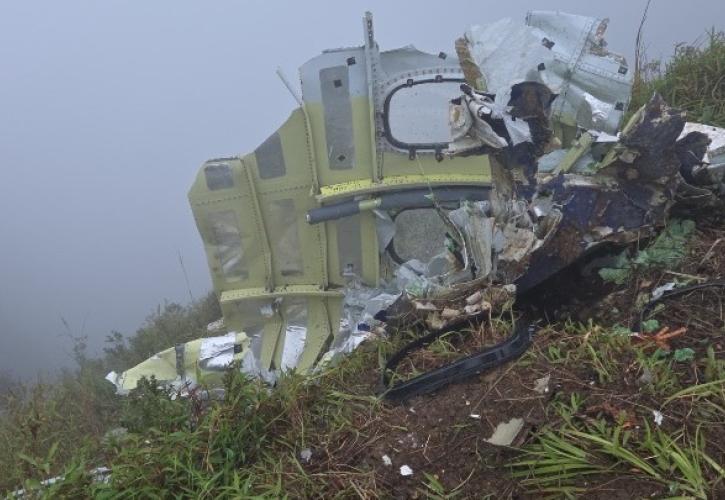 Ινδονησία: Οι αρχές εντόπισαν συντρίμμια αεροσκάφους με 11 επιβαίνοντες που είχε χαθεί από τα ραντάρ