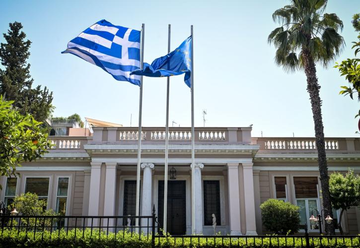 Οι όροι του Μαξίμου για συνάντηση Μητσοτάκη με αγρότες μετά το «ναι» από τα μπλόκα
