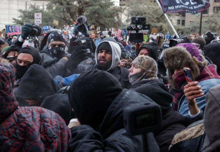 ΗΠΑ: Διαδηλωτές κατά της ICE έδιωξαν κάπου 10 ακτιβιστές της ακροδεξιάς από το κέντρο της Μινεάπολης