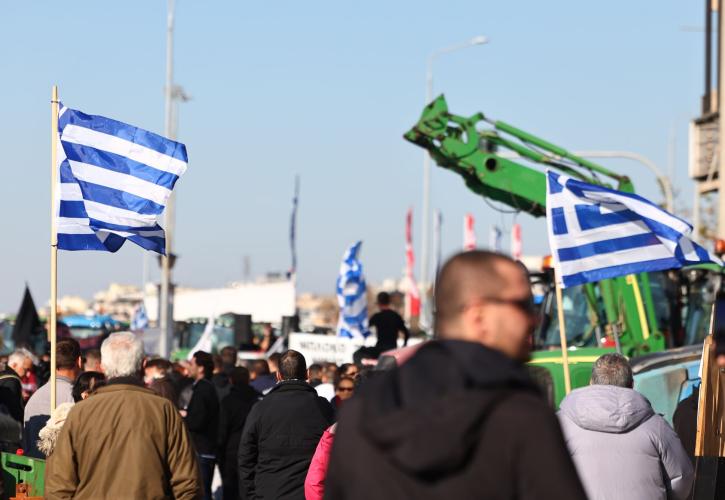 Στον «αέρα» το ραντεβού Μητσοτάκη - αγροτών, ποια μπλόκα δεν κατεβαίνουν στη συνάντηση