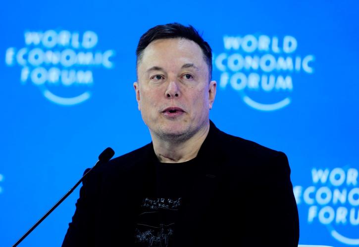 Συγχώνευση της SpaceX με Tesla ή xAI εξετάζει ο Μασκ