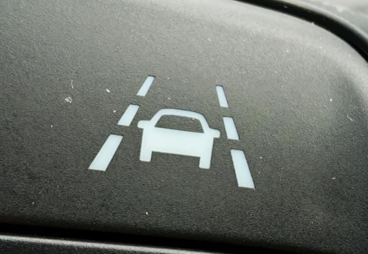 Lane Assist: Πώς λειτουργεί το σύστημα που φέρεται να μπλόκαρε το τιμόνι στη Ρουμανία