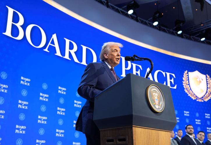 «Έπεσαν» οι υπογραφές για το Συμβούλιο Ειρήνης του Τραμπ - «Παρών» από 19 χώρες