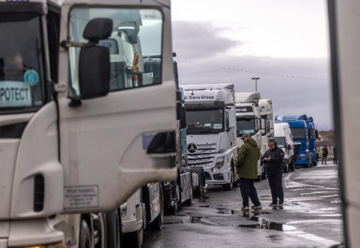 Δυτ. Βαλκάνια: Μπλόκα φορτηγών στα σύνορα τεσσάρων χωρών - «Φωνές» για το νέο σύστημα εισόδου στην ΕΕ