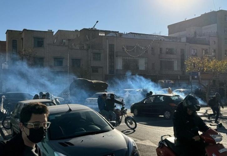 Ιράν: Ένας νεκρός από τις συγκρούσεις μεταξύ διαδηλωτών και δυνάμεων ασφαλείας