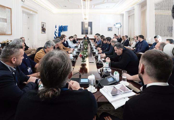 Τα είπαν με επιχειρήματα αλλά και βλάχικα οι αγρότες στον Κυριάκο - Με αέρα στις δημοσκοπήσεις, αλλά εκτός Συλλόγου η Καρυστιανού