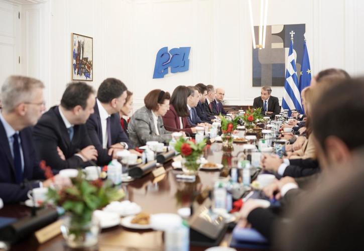 Τα πάντα για τον πολίτη - Ποιοι πήγαν Βενιζέλο - Της πράσινης πίτας ο χαμός - Πλήγωσε η Νίνα το ΠΑΣΟΚ;