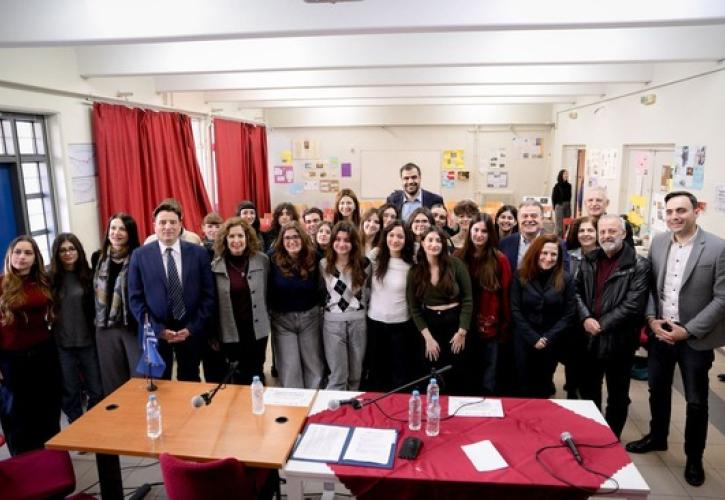 Επίσκεψη Σοφίας Ζαχαράκη και Παύλου Μαρινάκη στο 2ο ΓΕΛ Γέρακα