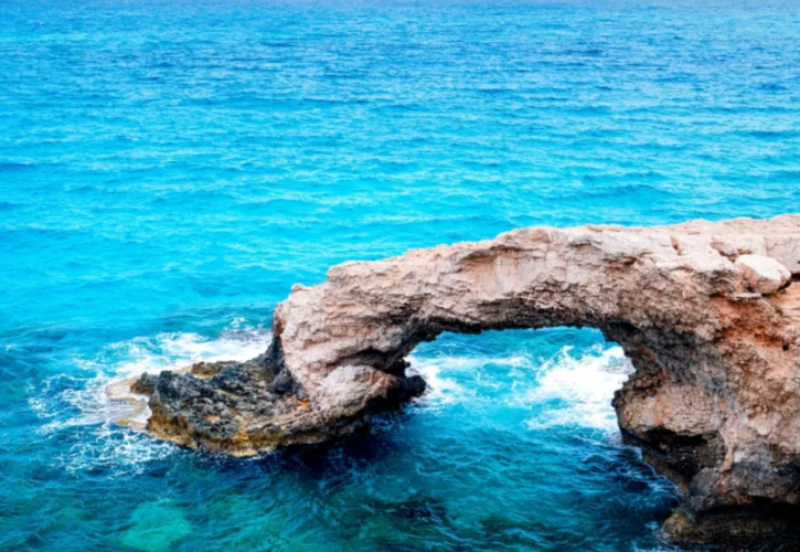 Η «Αψίδα των Εραστών» στις ακτές της Αδριατικής κατέρρευσε ανήμερα του Αγ. Βαλεντίνου