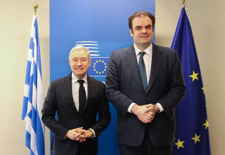 Πιερρακάκης: Πρώτη φορά σε Eurogrοup υπουργός Οικονομικών του Καναδά