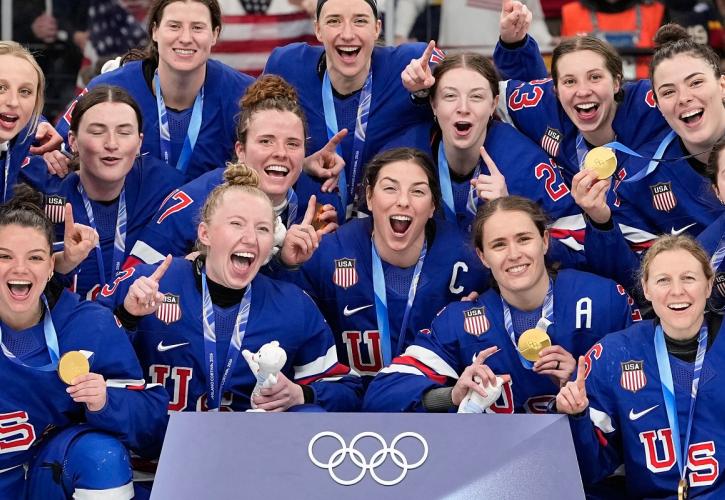 Χειμερινοί Ολυμπιακοί Αγώνες: Χρυσό για ΗΠΑ σε άνδρες και γυναίκες στο χόκεϊ - Ο Τραμπ συνεχάρη μόνο τους άνδρες