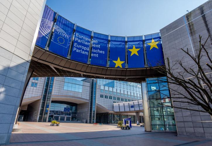 Οι Βρυξέλλες «παγώνουν» τη συμφωνία ΕΕ - ΗΠΑ ελέω δασμών Τραμπ