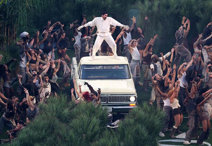 Super Bowl: Η Celimar Rivera Cosme έκανε τους κωφούς θαυμαστές του Bad Bunny να χορέψουν