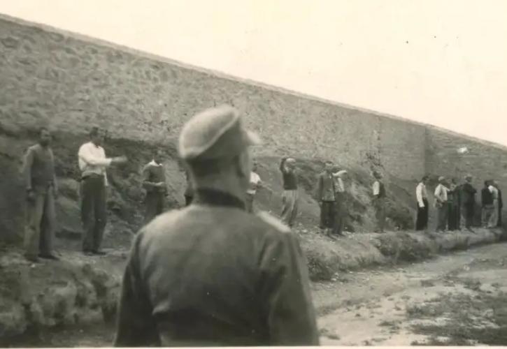 Μενδώνη: Ολοκληρώθηκε η μεταβίβαση κυριότητας της φωτογραφικής συλλογής των 200 της Καισαριανής