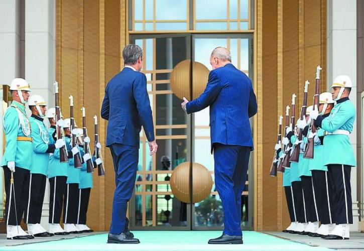 Γαλάζιες αναταράξεις ενόψει συνάντησης Μητσοτάκη-Ερντογάν - Δεν θα γίνω εργαλείο, διαμηνύει ο Ανδρουλάκης στους δημοσκόπους