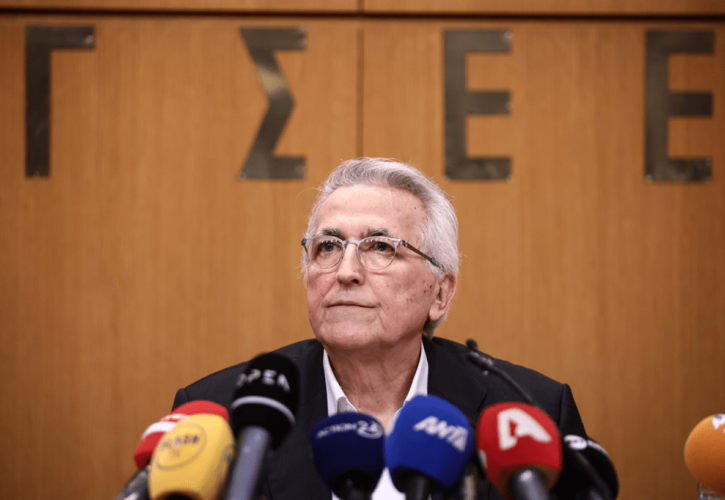 Παναγόπουλος σε ΠΑΣΟΚ: Οι εργαζόμενοι οι μόνοι αρμόδιοι να αποφασίσουν για την πορεία μου