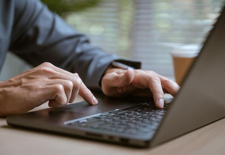 Τα 10 μέτρα του ΔΟΕ για εξοικονόμηση ενέργειας - Από τηλεργασία μέχρι μαγειρική