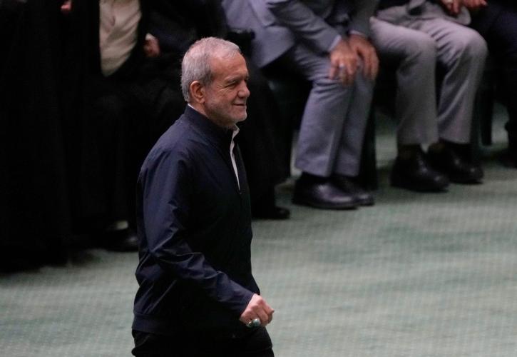 Ο Ιρανός πρόεδρος ζήτησε να ξεκινήσουν συνομιλίες με ΗΠΑ για το πυρηνικό πρόγραμμα