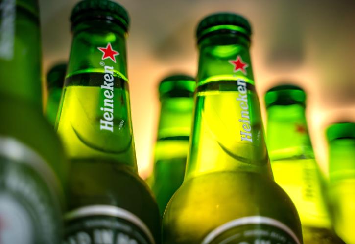 Heineken: Στα 4,39 δισ. ευρώ τα λειτουργικά κέρδη το 2025 με +4,4% - Έρχονται έως 6.000 απολύσεις