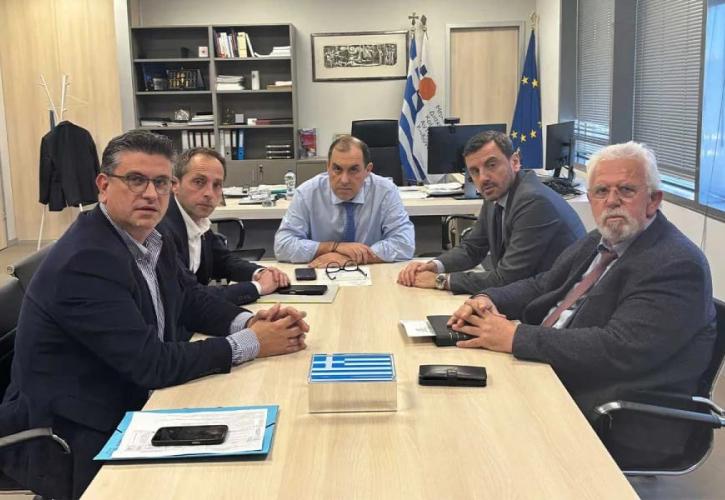 Συνάντηση Κατσαφάδου με εκπροσώπους της Ηλείας για τις ζημιές από τα πρόσφατα καιρικά φαινόμενα