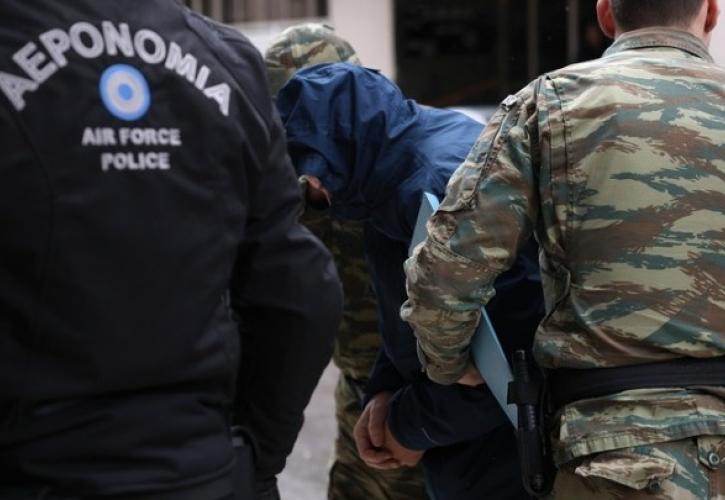 Στο Αεροδικείο Αθηνών ο συλληφθείς σμήναρχος της Πολεμικής Αεροπορίας