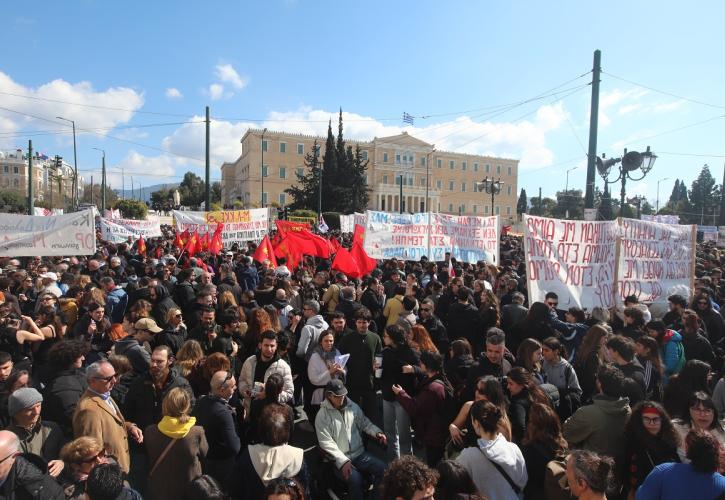 Τραγωδία στα Τέμπη: Μαζικές συγκεντρώσεις σε όλη την Ελλάδα για την επέτειο των τριών ετών