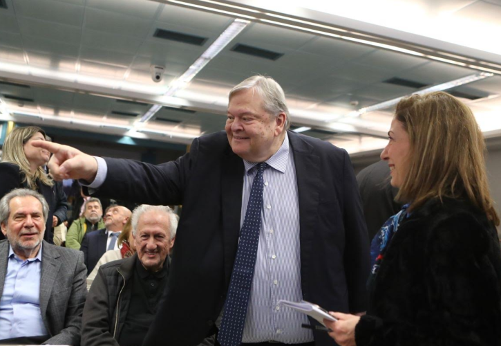 Ο κατάσκοπος, η κόντρα με Βενιζέλο και οι νέες γκρίνιες στο ΠΑΣΟΚ