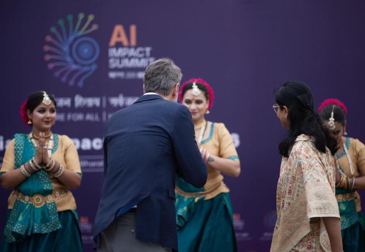 Γάμοι αλά Μπόλιγουντ και τουρίστες από την Ινδία - Αποστολάκης για Αλέξη - Ο τρίτος δρόμος της Λούκας και αυτοκριτική για το 2010