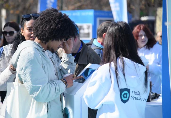 Περισσότεροι από 30.000 δρομείς έτρεξαν σαν ένα στον Ημιμαραθώνιο της Αθήνας