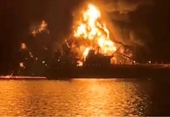 Δεξαμενόπλοια φλέγονται κοντά στο Ιράκ - Βαθαίνει η κρίση στη Μέση Ανατολή