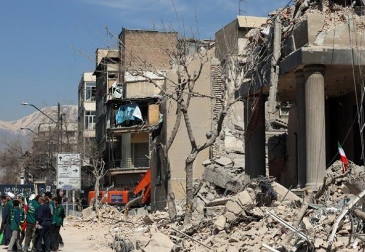 Το Ιράν εκτοξεύει πυραύλους σε Ιερουσαλήμ, Ισραήλ, Ιράκ - Εκρήξεις στην Τεχεράνη