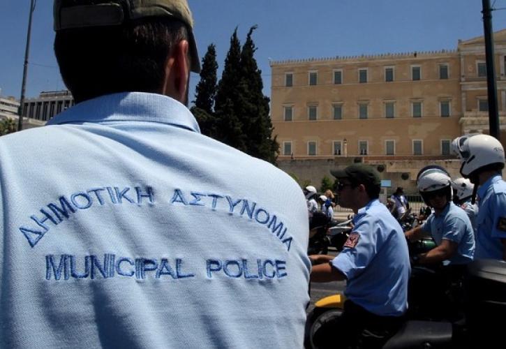 ΥΠΕΣ: Προωθεί ολική επαναφορά για τη Δημοτική Αστυνομία