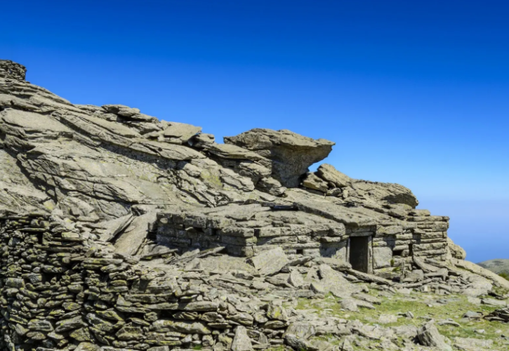 Τα παράξενα Δρακόσπιτα της νότιας Εύβοιας