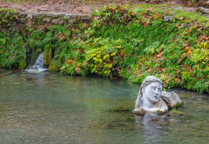 Έρκυνα: Ο μαγευτικός ποταμός όπου η φύση συναντά τον μύθο μία «ανάσα» από την Αθήνα