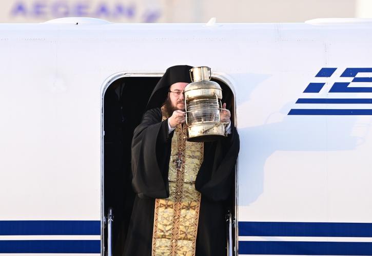 ΥΠΕΞ: «Η Ελλάδα θα εξαντλήσει κάθε δυνατότητα μεταφοράς του Αγίου Φωτός»