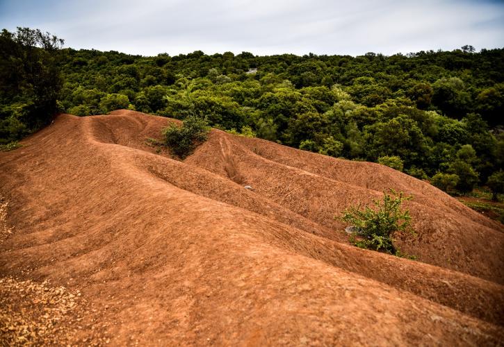 Κοκκινοπηλός Πρέβεζας: Ένα τοπίο που μοιάζει από άλλο πλανήτη