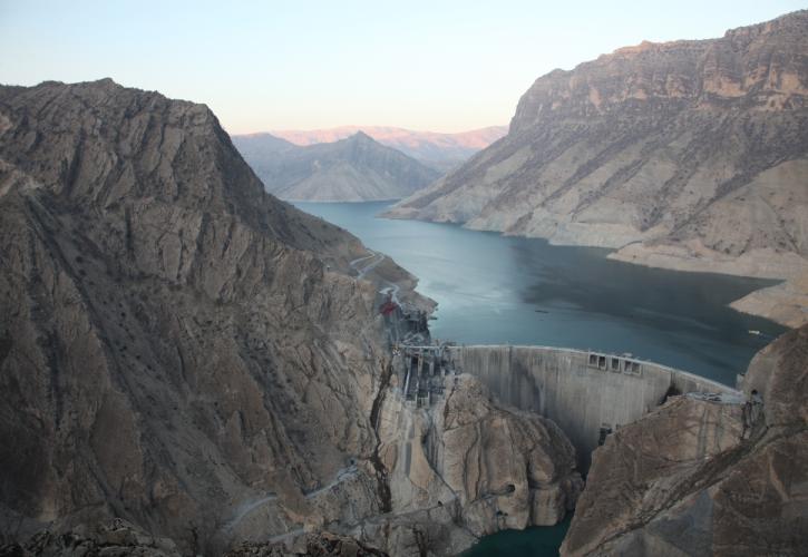 Το νερό απασχολεί τους κατοίκους όσο ακριβώς και οι βόμβες στον Πόλεμο του Περσικού