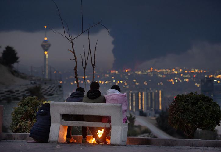 Οι αγορές σε νευρική κρίση - Όλο και πιο κοντά τα «χειρότερα σενάρια»