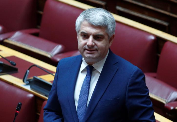 Οδυσσέας Κωνσταντινόπουλος: Παραδίδει την έδρα στο ΠΑΣΟΚ μετά τη διαγραφή του