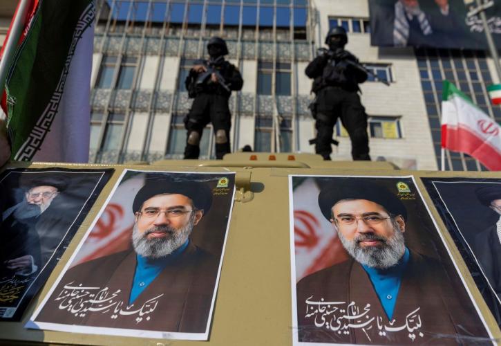 Βρετανία: Ιρανός πρέσβης επιβεβαιώνει ότι ο Μοτζταμπά Χαμενεΐ τραυματίστηκε