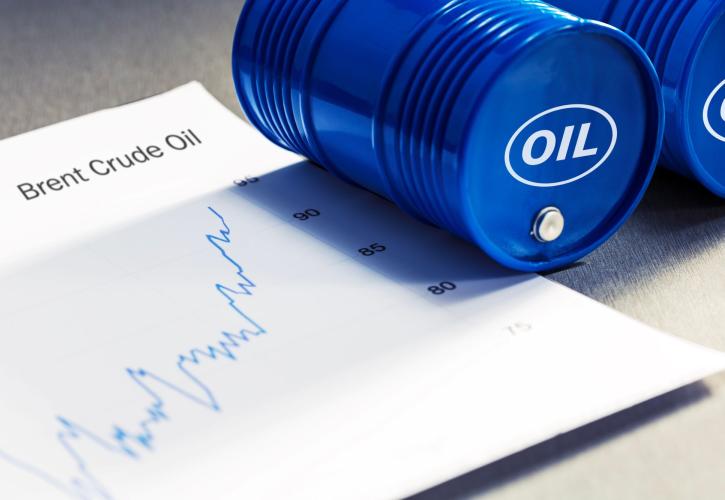 Προς τρίτη συναπτή εβδομάδα κερδών το πετρέλαιο - «Κρατά» τα 100 δολάρια το Brent